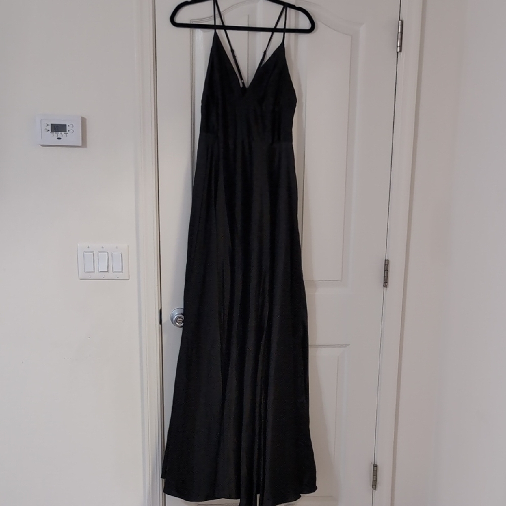 Black Maxi Gown with Spaghetti Straps and V-Neck for Wedding Guest